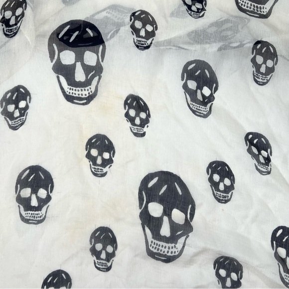 Alexander McQueen Skull Silk Scarf - Picture 4 of 5